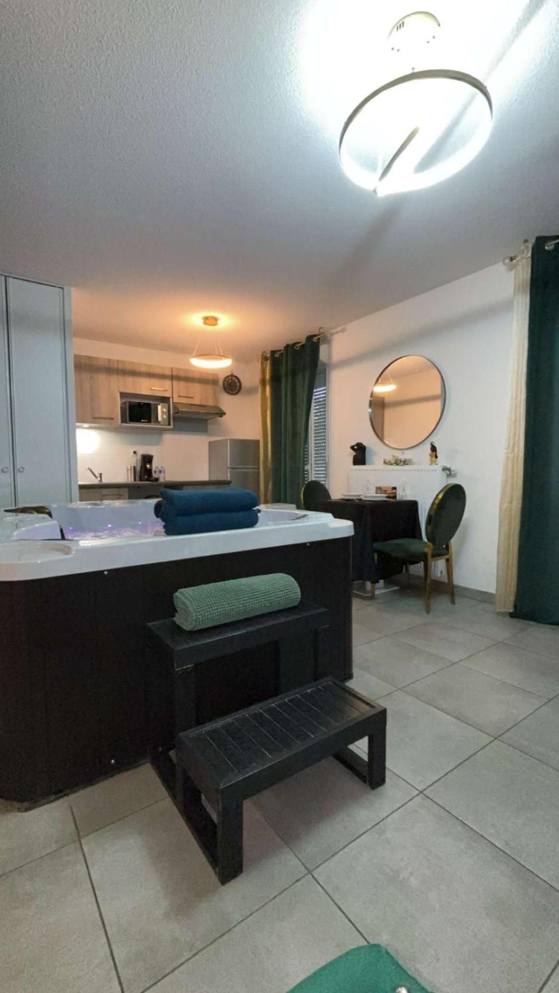 Suite Jacuzzi "Spa Privatif " Appartement Jacuzzi Toulouse Ngoại thất bức ảnh